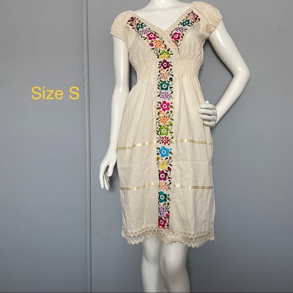 Hand embroidered Mexican Dress S/ Vestido Mexicano - Picture 1 of 8